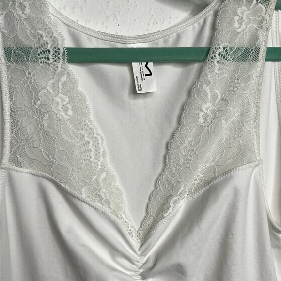 Maidenform White Shapewear V-Neck Top - Picture 2 of 5